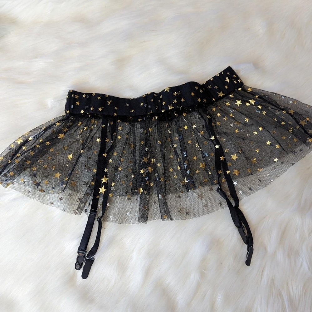 Garter belt/skirt